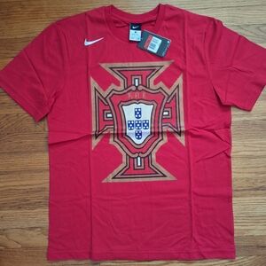 NWT, NIKE Portugal National Soccer Team Crest T-shirt, Men's size Large